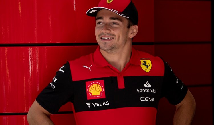 Charles Leclerc  de la  escudería Ferrari es el líder del actual  Campeonatao Mundial de la Fórmula Uno. Foto:EFE