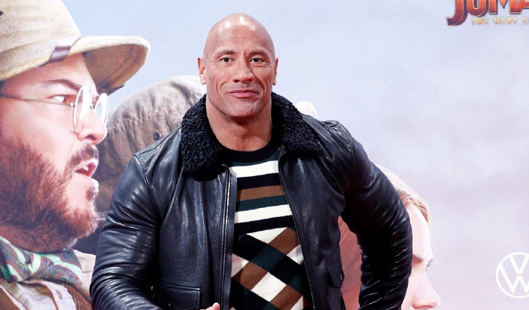 Dwayne Johnson mide casi dos metros de estatura y pesa cerca de 120 kilos de peso. Foto: EFE / EPA / Felipe Trueba