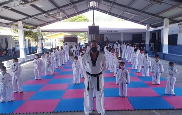 Eri Surmay  en su escuela de taekwondo. Foto: Cortesía
