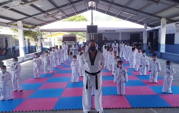 Eri Surmay en su escuela de taekwondo. Foto: Cortesía