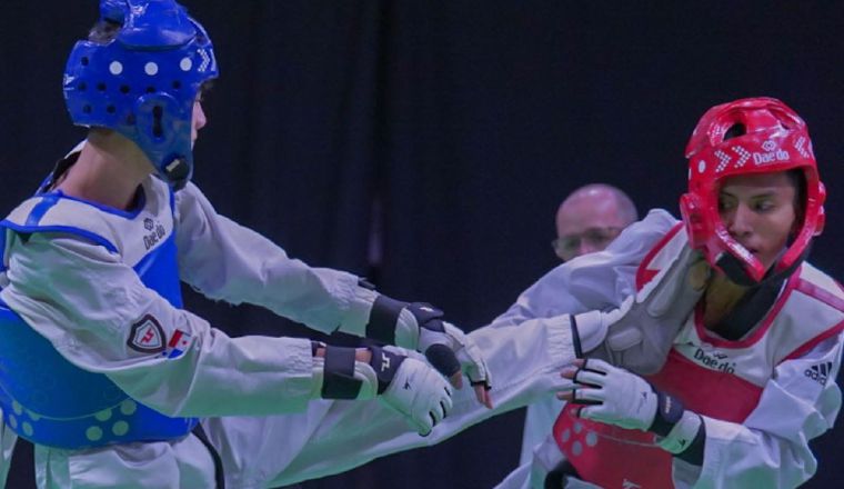 Edgardo Pastor (izq.) en taekwondo,