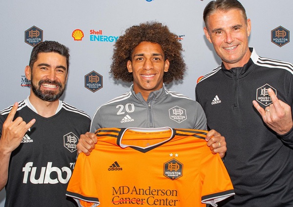 Adalberto 'Coco' Carrasquilla (centro) sigue en el Dynamo de la MLS. Foto: Instagram