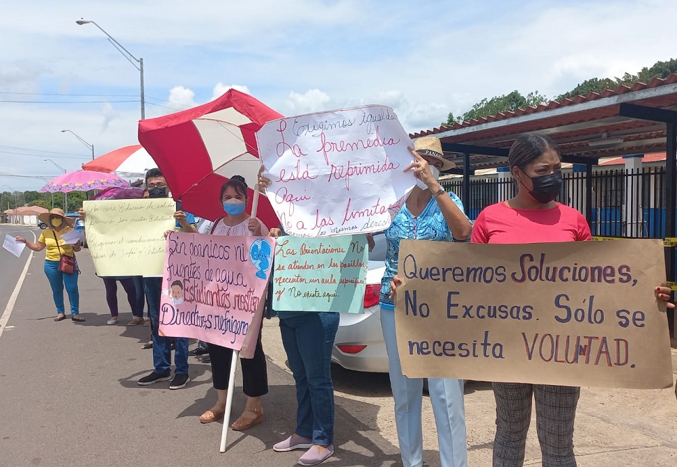 Además de los problemas en la infraestructura, les hacen falta docentes por nombrar. Foto: Thays Domínguez