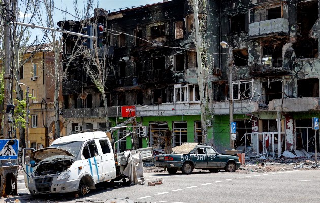 Hasta 20,000 civiles habían muerto en la ciudad desde el comienzo de la invasión rusa, el pasado 24 de febrero en Mariúpol. Foto: EFE