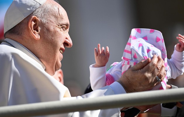 Francisco realizó esta reflexión en un mensaje enviado a los Estados Generales de la Natalidad. Foto: EFE