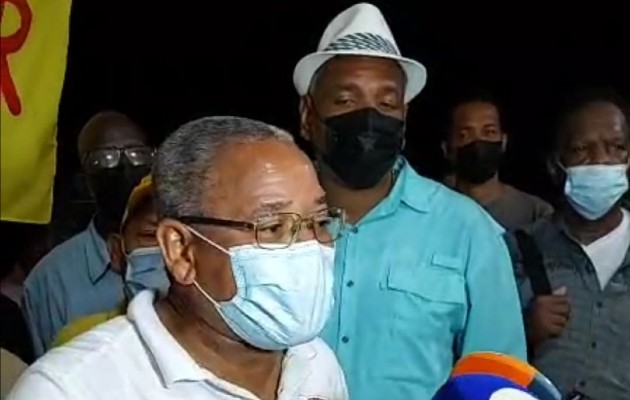 Los miembros de la Coalición por la Unidad de Colón se mantendrán en los Cuatro Altos y en las calles protestando. Foto. Diomedes Sánchez