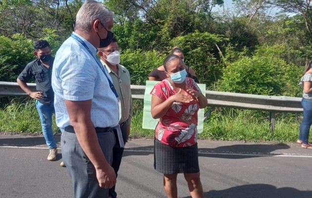 Los padres de familia aseguran que no cuentan con secretarias, ni un profesional de la Contabilidad, para poder gestionar el uso de los fondos necesarios para la compra de insumos. Foto. Thays Domínguez