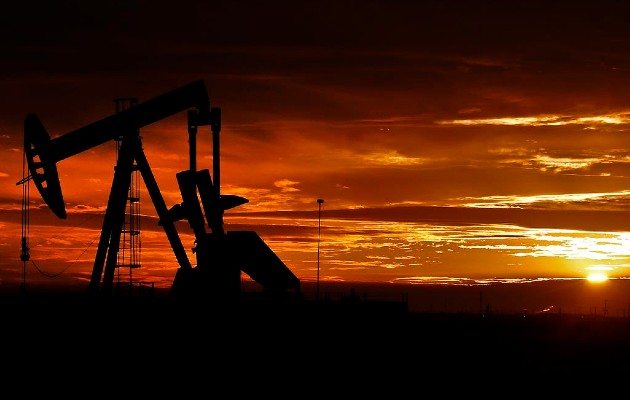 Precio del petróleo intermedio de Texas (WTI) subió este lunes un 3.4 %. Foto: EFE