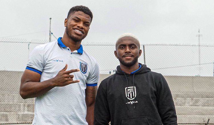 Newton Williams (izq.) y Ricardo Phillips Jr. con 9 de octubre. Foto: Twitter