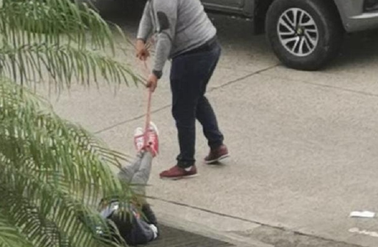  Personas que vieron lo que sucedía, lograron amarrarlo y entregarlo a la Policía. Foto: Melquiades Vásquez