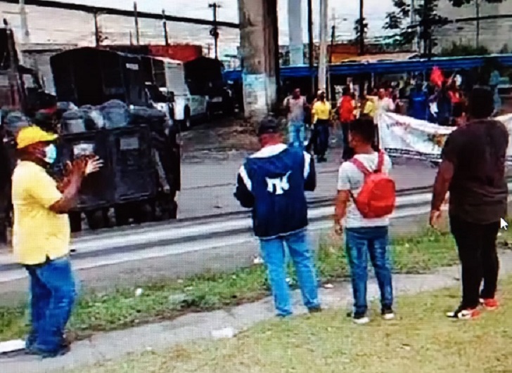 Docentes de la provincia también estaban en la manifestación. Foto: Diomedes Sánchez 