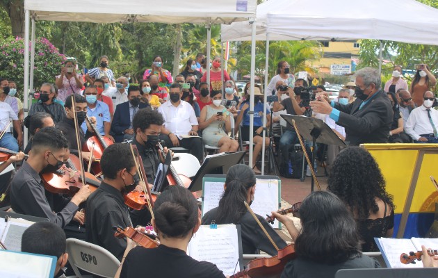 El Ministerio de Cultura, ofreció brindar un instructor para una mejor educación musical de los miembros de la sinfónica. Foto. Eric Montenegro