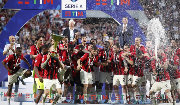 AC Milan, jugadores festejan el título. Foto: EFE
