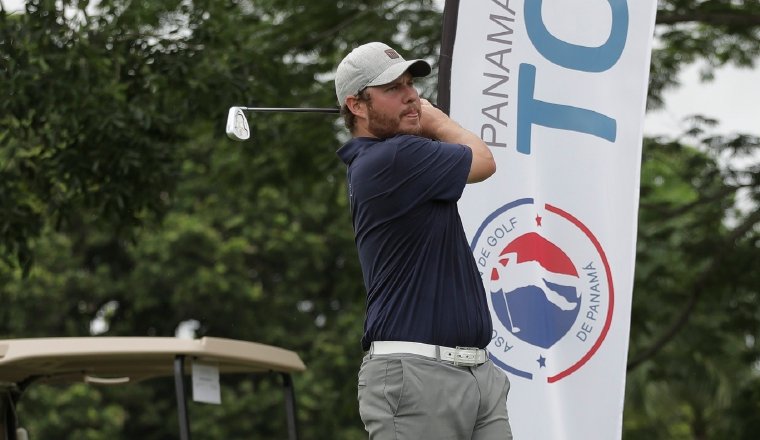 Rafael Carles, en una de sus mejores jornadas del torneo. Mientras que Gabriel Vallarino, firmó buena tarjeta. Cortesía/Apagolf