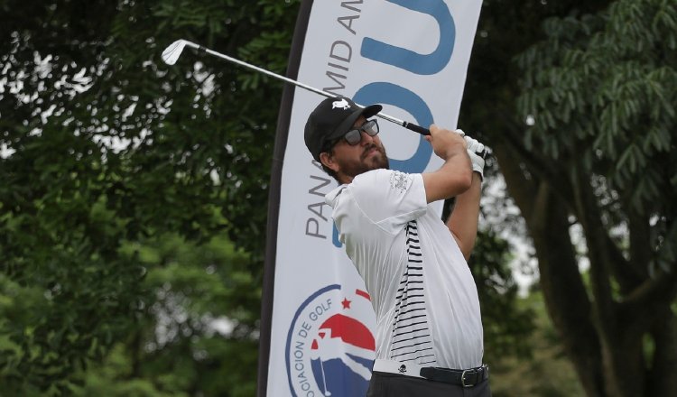 Rafael Carles, en una de sus mejores jornadas del torneo. Mientras que Gabriel Vallarino, firmó buena tarjeta. Cortesía/Apagolf