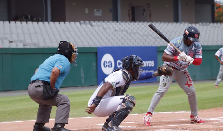 Carlos 'Calitín' Mosquera pegó cuadrangular por Coclé. Foto: Fedebeis