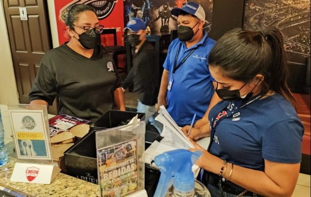 Un total de 91 locales fueron inspeccionados por las autoridades del Mitradel. Foto. Mayra Madrid