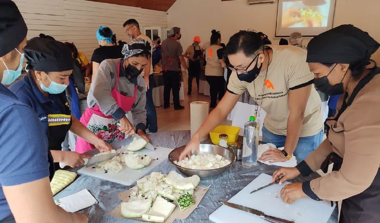 Fundación Rescate de Alimentos, en conjunto con otros grupos, realiza talleres para hacer docencia sobre este tema. Rescate de Alimentos. Foto: Cortesía