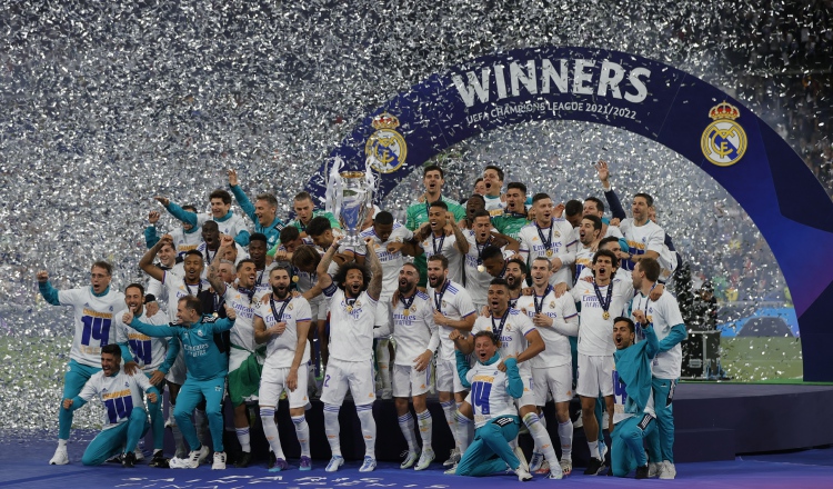 Jugadores del Real Madrid festejan el título de la Champions. Foto:EFE
