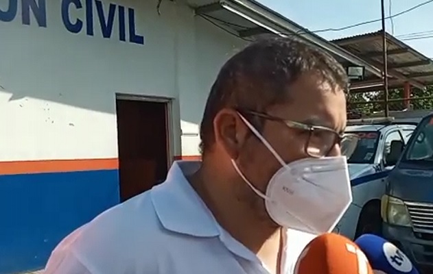  Luis Castillo, voluntario del Sinaproc, trató de alertar a un conductor del riesgo que corría debido a que las calles estaban anegadas debido a la fuerte lluvia y este lo agredió. Video 