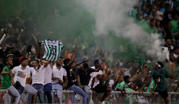 La afición del Alianza se hizo presente en el Rommel. Foto: EFE