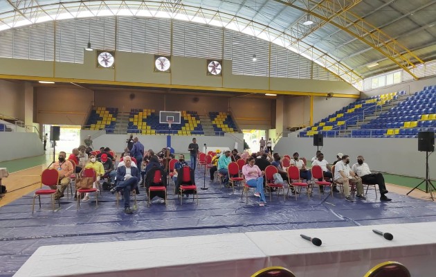 Solo se permitió el ingreso de 40 personas que representan a los diferente agrupaciones civiles. Foto. Diomedes Sánchez Solo se permitió el ingreso de 40 personas que representan a los diferente agrupaciones civiles. Foto. Diomedes Sánchez
