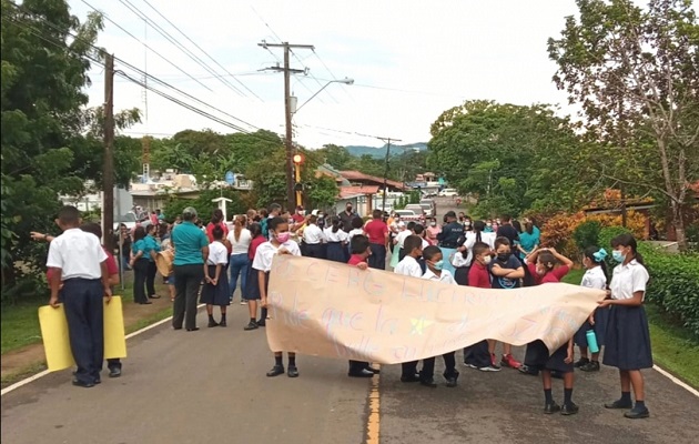 Inglés, educación física, informática y educación preescolar son algunas de las ramas que están aún desprovistas de docentes. Foto. Thays Domínguez