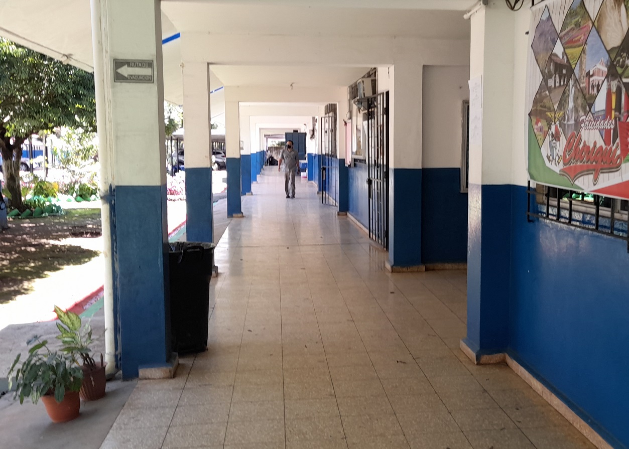 A lo interno del colegio IPT Arnulfo Arias Madrid, se iniciaron las investigaciones. Foto: José Vásquez