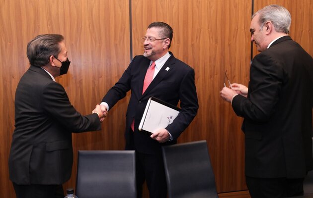 La reunión entre Laurentino Cortizo y sus homólogos de Costa Rica y República Dominicana se registró en Los Ángeles. Foto: Cortesía Presidencia