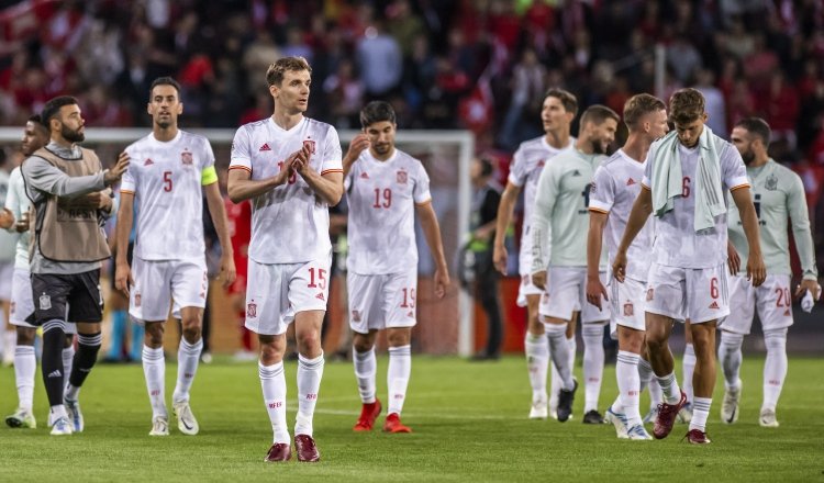 Jugadores de España festejan el triunfo ante Suiza. Foto:EFE