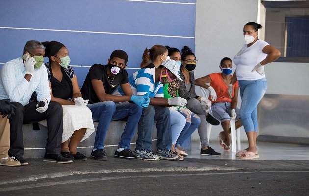 En marzo pasado, las autoridades eliminaron el uso de mascarillas en espacios abiertos. Archivo.