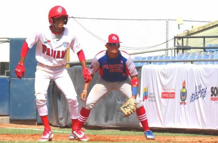 Luis Rivera de Panamá en el primer juego contra Puerto Rico. Foto:Fedebeis