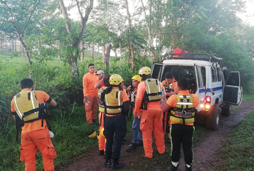 El operativo se mantiene todavía sin éxito por el cauce del río Mamey. Foto:  Melquiades Vásquez