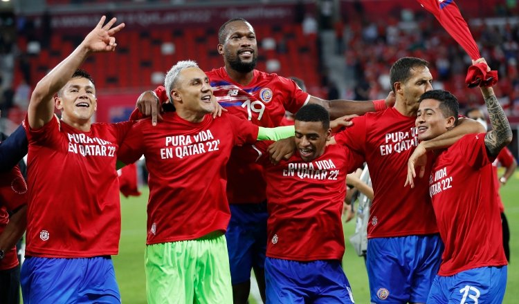 Jugadores ticos festejan clasificación al Mundial. Foto: EFE