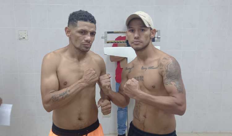 El venezolano Juan 'Pequita' López (izq.) y el panameño Luis 'El Nica' Concepción, luego del pesaje.