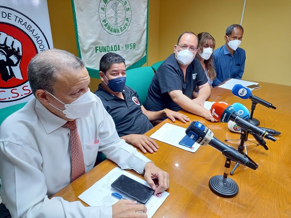 Los funcionarios médicos y administrativos solicitaron, a su vez, que se realice un aumento general de salarios, tanto en el sector público como en el privado. Foto: Francisco Paz