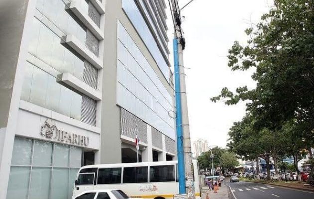 La institución debe publicar cada tres meses los nombres de los estudiantes de créditos y becas. Foto: Archivo