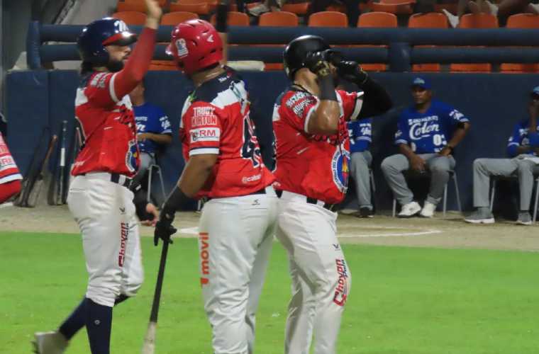 Panamá Metro tiene la ventaja en  la serie de 2-0 ante Colón. Foto.Fedebeis