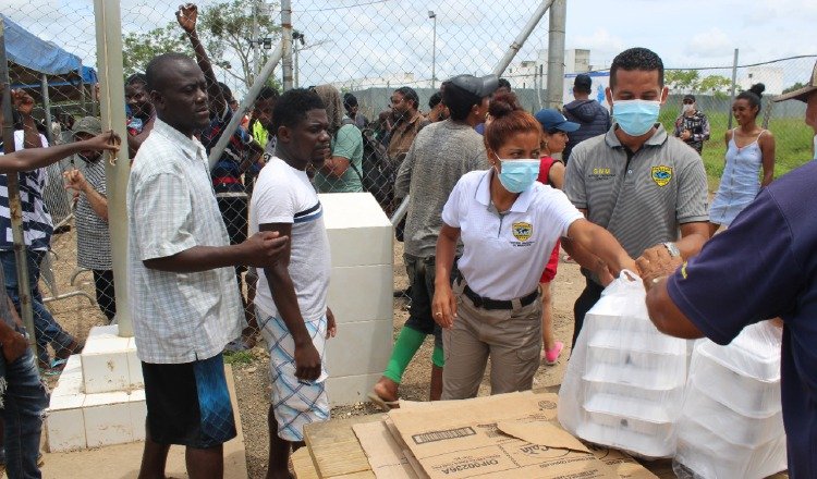 El Servicio Nacional de Migración está a cargo de brindarle alimentación a los migrantes que llegan a Darién. Foto: Cortesía