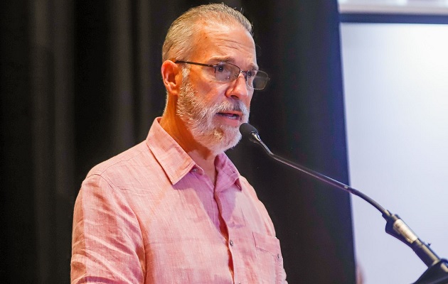 José Luis Fábrega insiste en construir un nuevo mercado en medio de la Cinta Costera. Foto: Municipio de Panamá