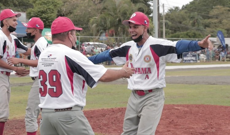 Panamá A, festeja el título de Latinoamérica. Foto: Pandeportes
