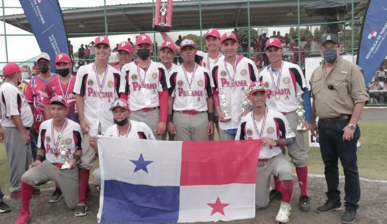 Panamá A con las medallas y el trofeo del título de Latinoamérica. Foto: Pandeportes