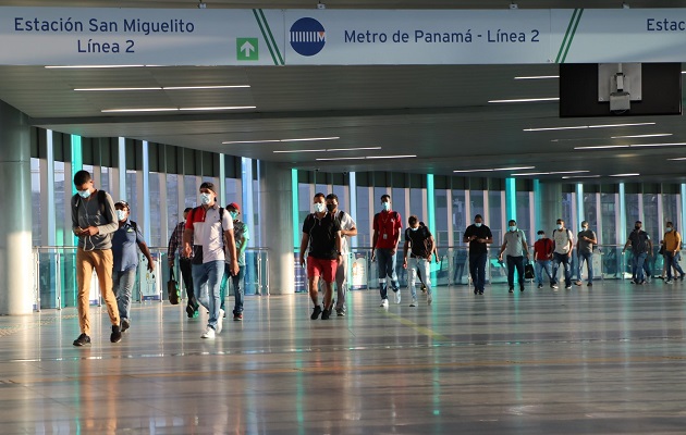 El alza general de salarios encabeza un pliego de 32 peticiones presentado por una liga de organizaciones populares. Foto: Metro de Panamá