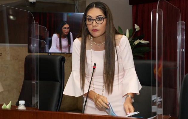 Zulay Rodríguez respalda las solicitudes de los productores. Foto: Asamblea Nacional