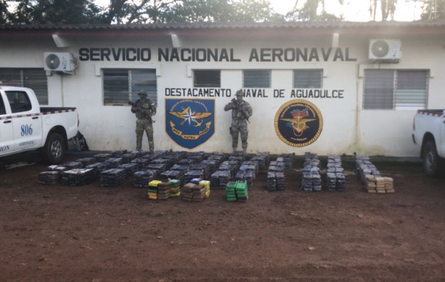 Interceptaron una lancha rápida con más de mil paquetes de sustancia ilícita. Foto. Senan