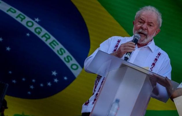 El exmandatario Luiz Inácio Lula da Silva participa en un acto con motivo de la independencia de la provincia de Bahía. Foto: EFE
