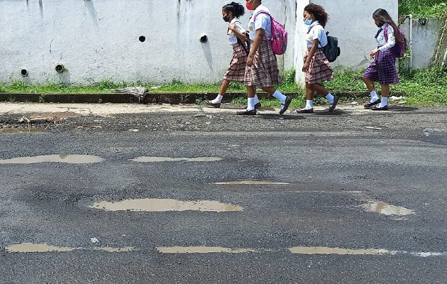 La queja de los colonenses es permanente en la provincia, exigiendo al MOP respuestas. Foto: Diomedes Sánchez 