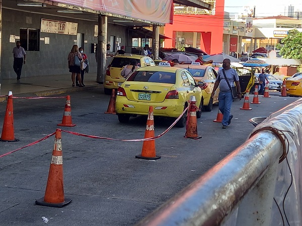 Los taxistas son los que más están usando el subsidio de combustible. Foto: Francisco Paz