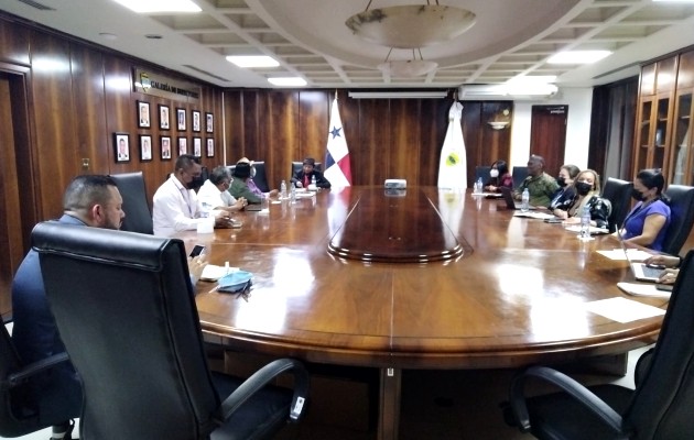 Estuvieron presentes colaboradores del Ministerio de Salud, Servicios Nacional de Fronteras y miembros del Congreso General Guna. Foto / Diómedes Sánchez.