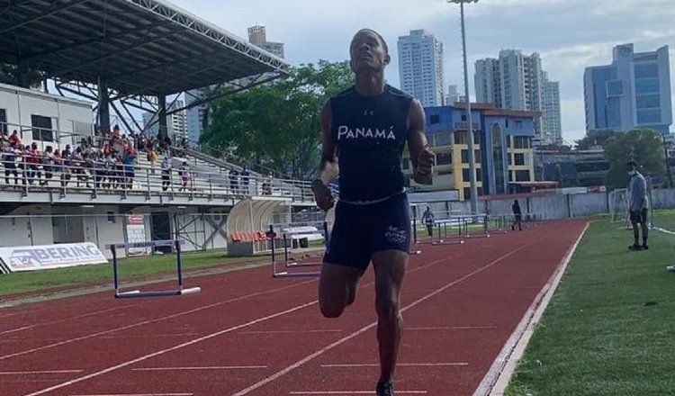 Chamar Chambers ganó tres medallas de oro en Centroamericano de Atletismo y Alonso Edward dos oro en los Bolivarianos. Foto: Cortesía